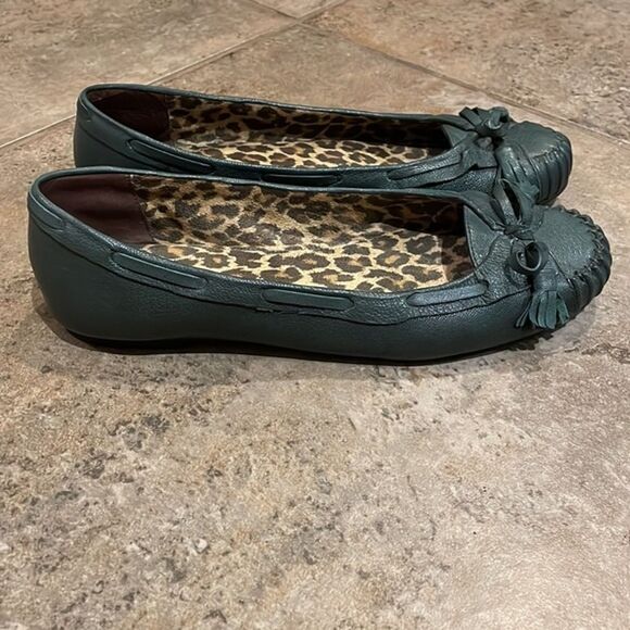 SOLD Gianni Bini Leighton Green Leather Flats Shoes Womens Size 8 Moc Toe - Picture 7 of 16